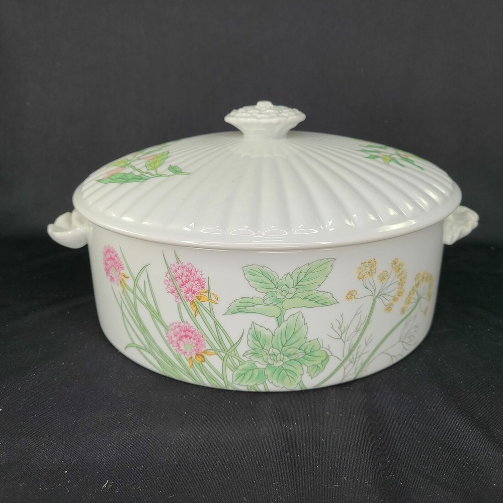 Shafford Covered Casserole Serving Dish Herbs and Spices Ribbed Porcelain‎ Round